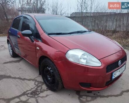 Червоний Фіат Гранде Пунто, об'ємом двигуна 1.24 л та пробігом 126 тис. км за 2200 $, фото 15 на Automoto.ua
