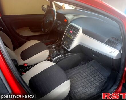 Красный Фиат Гранде Пунто, объемом двигателя 1.4 л и пробегом 207 тыс. км за 3600 $, фото 4 на Automoto.ua