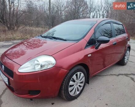 Червоний Фіат Гранде Пунто, об'ємом двигуна 1.24 л та пробігом 126 тис. км за 2200 $, фото 18 на Automoto.ua