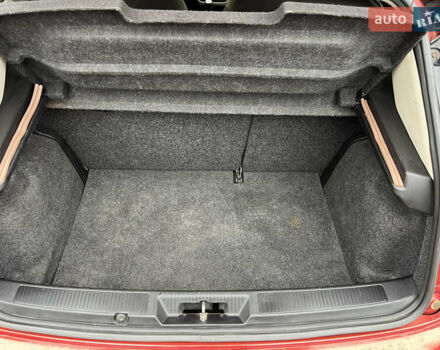 Червоний Фіат Гранде Пунто, об'ємом двигуна 1.37 л та пробігом 308 тис. км за 3900 $, фото 11 на Automoto.ua