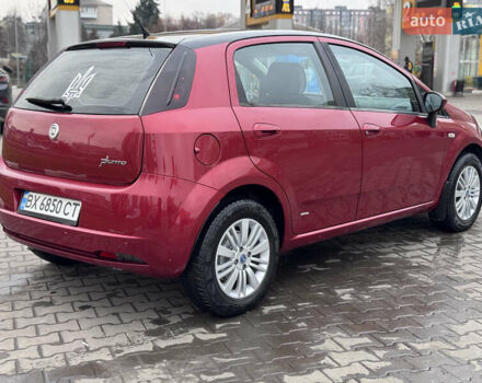 Красный Фиат Гранде Пунто, объемом двигателя 1.4 л и пробегом 236 тыс. км за 4700 $, фото 2 на Automoto.ua
