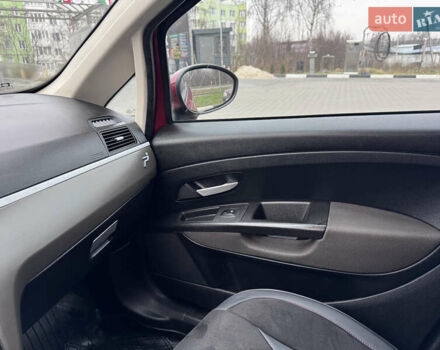 Красный Фиат Гранде Пунто, объемом двигателя 1.4 л и пробегом 236 тыс. км за 4700 $, фото 22 на Automoto.ua