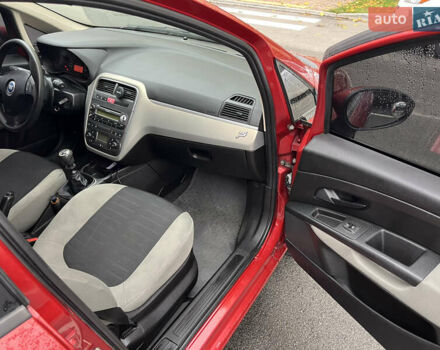 Червоний Фіат Гранде Пунто, об'ємом двигуна 1.37 л та пробігом 308 тис. км за 3900 $, фото 14 на Automoto.ua
