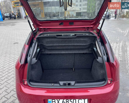 Красный Фиат Гранде Пунто, объемом двигателя 1.4 л и пробегом 236 тыс. км за 4700 $, фото 10 на Automoto.ua