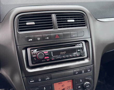 Красный Фиат Гранде Пунто, объемом двигателя 1.4 л и пробегом 236 тыс. км за 4700 $, фото 21 на Automoto.ua