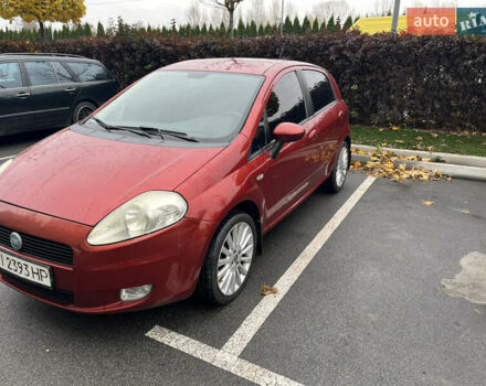 Червоний Фіат Гранде Пунто, об'ємом двигуна 1.37 л та пробігом 308 тис. км за 3900 $, фото 2 на Automoto.ua