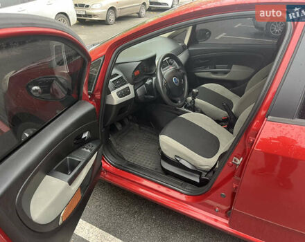Червоний Фіат Гранде Пунто, об'ємом двигуна 1.37 л та пробігом 308 тис. км за 3900 $, фото 15 на Automoto.ua
