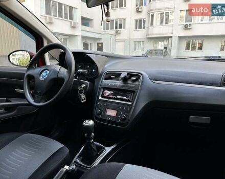 Червоний Фіат Гранде Пунто, об'ємом двигуна 1.37 л та пробігом 145 тис. км за 4800 $, фото 12 на Automoto.ua