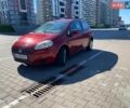 Красный Фиат Гранде Пунто, объемом двигателя 1.37 л и пробегом 138 тыс. км за 3300 $, фото 1 на Automoto.ua