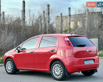 Красный Фиат Гранде Пунто, объемом двигателя 1.37 л и пробегом 139 тыс. км за 4999 $, фото 3 на Automoto.ua