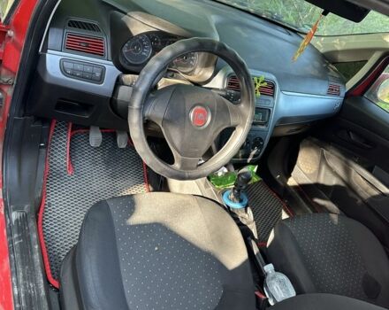 Красный Фиат Гранде Пунто, объемом двигателя 1.2 л и пробегом 3 тыс. км за 1423 $, фото 5 на Automoto.ua