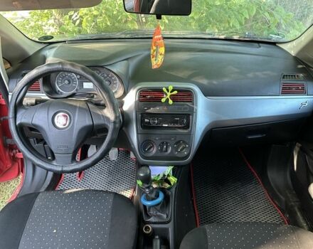 Красный Фиат Гранде Пунто, объемом двигателя 1.2 л и пробегом 3 тыс. км за 1423 $, фото 4 на Automoto.ua