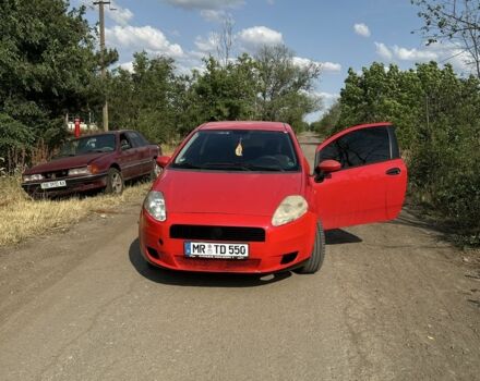 Красный Фиат Гранде Пунто, объемом двигателя 1.2 л и пробегом 3 тыс. км за 1423 $, фото 2 на Automoto.ua