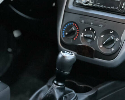 Красный Фиат Гранде Пунто, объемом двигателя 1.37 л и пробегом 139 тыс. км за 4999 $, фото 11 на Automoto.ua