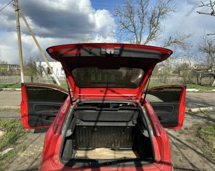 Красный Фиат Гранде Пунто, объемом двигателя 1.2 л и пробегом 3 тыс. км за 1423 $, фото 7 на Automoto.ua