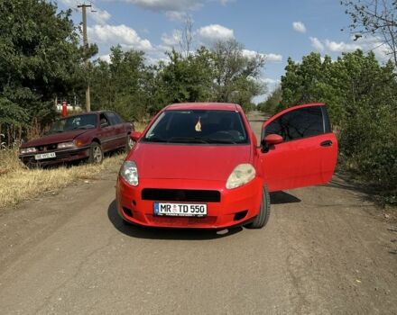 Красный Фиат Гранде Пунто, объемом двигателя 1.2 л и пробегом 3 тыс. км за 1423 $, фото 1 на Automoto.ua