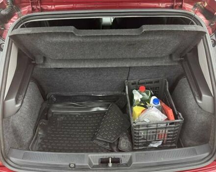 Красный Фиат Гранде Пунто, объемом двигателя 1.37 л и пробегом 132 тыс. км за 4300 $, фото 5 на Automoto.ua