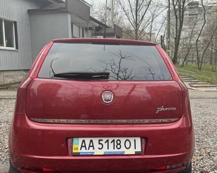 Красный Фиат Гранде Пунто, объемом двигателя 1.37 л и пробегом 132 тыс. км за 4300 $, фото 2 на Automoto.ua