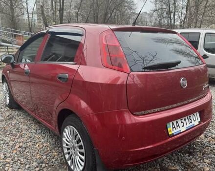 Красный Фиат Гранде Пунто, объемом двигателя 1.37 л и пробегом 132 тыс. км за 4300 $, фото 7 на Automoto.ua