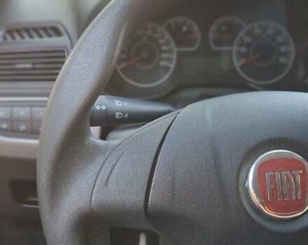 Красный Фиат Гранде Пунто, объемом двигателя 1.37 л и пробегом 147 тыс. км за 5600 $, фото 13 на Automoto.ua