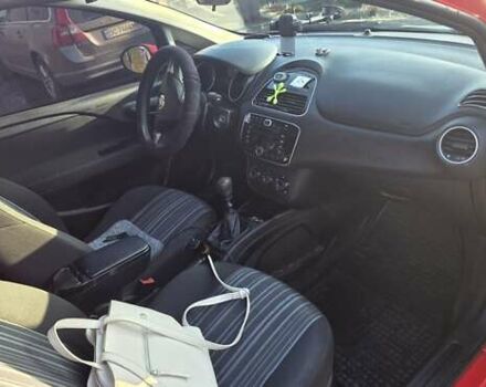 Красный Фиат Гранде Пунто, объемом двигателя 1.24 л и пробегом 160 тыс. км за 4800 $, фото 10 на Automoto.ua