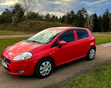 Красный Фиат Гранде Пунто, объемом двигателя 1.4 л и пробегом 208 тыс. км за 4700 $, фото 4 на Automoto.ua