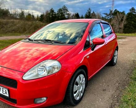 Красный Фиат Гранде Пунто, объемом двигателя 1.4 л и пробегом 208 тыс. км за 4700 $, фото 6 на Automoto.ua