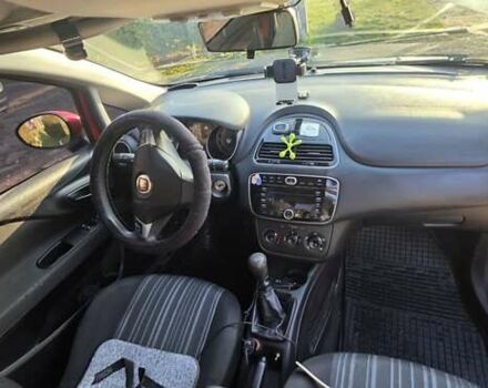 Красный Фиат Гранде Пунто, объемом двигателя 1.24 л и пробегом 160 тыс. км за 4800 $, фото 8 на Automoto.ua