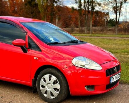 Красный Фиат Гранде Пунто, объемом двигателя 1.4 л и пробегом 208 тыс. км за 4700 $, фото 5 на Automoto.ua