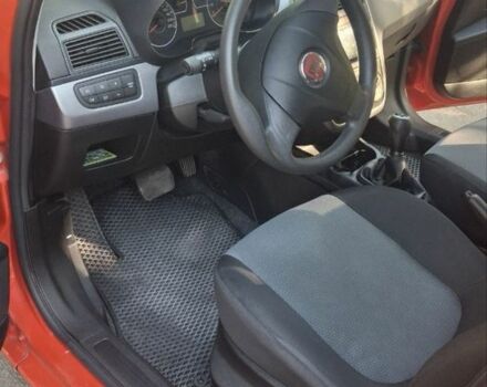 Красный Фиат Гранде Пунто, объемом двигателя 1.4 л и пробегом 147 тыс. км за 5900 $, фото 11 на Automoto.ua