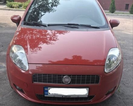 Красный Фиат Гранде Пунто, объемом двигателя 1.4 л и пробегом 147 тыс. км за 5900 $, фото 1 на Automoto.ua