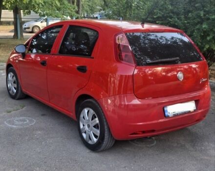 Красный Фиат Гранде Пунто, объемом двигателя 1.4 л и пробегом 147 тыс. км за 5900 $, фото 4 на Automoto.ua