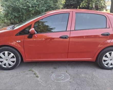 Красный Фиат Гранде Пунто, объемом двигателя 1.4 л и пробегом 147 тыс. км за 5900 $, фото 3 на Automoto.ua