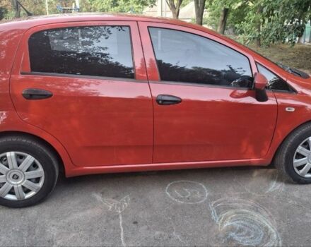 Красный Фиат Гранде Пунто, объемом двигателя 1.4 л и пробегом 147 тыс. км за 5900 $, фото 7 на Automoto.ua