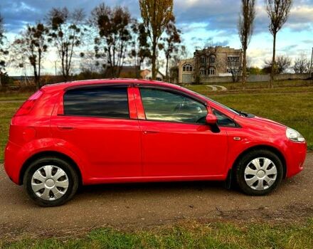 Красный Фиат Гранде Пунто, объемом двигателя 1.4 л и пробегом 208 тыс. км за 4700 $, фото 7 на Automoto.ua
