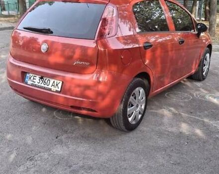 Красный Фиат Гранде Пунто, объемом двигателя 1.37 л и пробегом 147 тыс. км за 5600 $, фото 4 на Automoto.ua