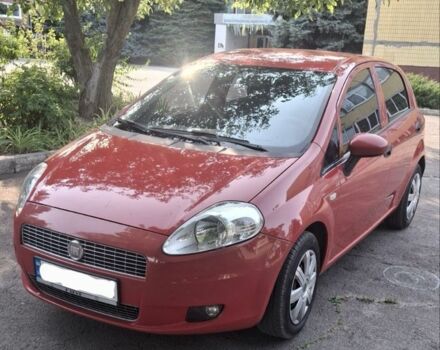 Красный Фиат Гранде Пунто, объемом двигателя 1.4 л и пробегом 147 тыс. км за 5900 $, фото 2 на Automoto.ua