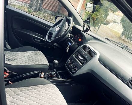 Фиат Гранде Пунто, объемом двигателя 1.4 л и пробегом 194 тыс. км за 4950 $, фото 9 на Automoto.ua