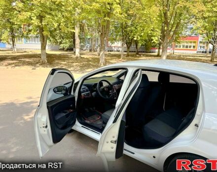 Фиат Гранде Пунто, объемом двигателя 1.4 л и пробегом 168 тыс. км за 5600 $, фото 5 на Automoto.ua