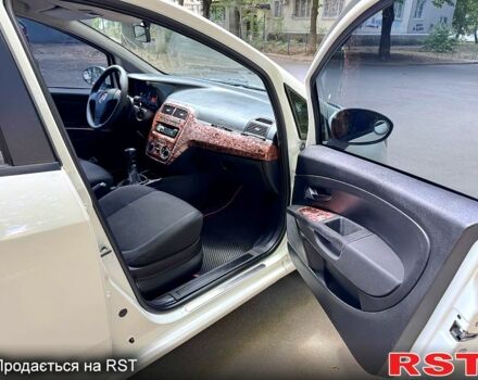 Фиат Гранде Пунто, объемом двигателя 1.4 л и пробегом 168 тыс. км за 5600 $, фото 6 на Automoto.ua