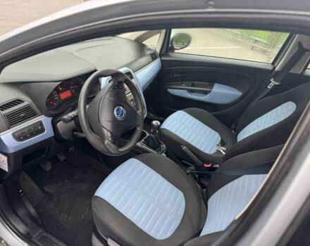 Серый Фиат Гранде Пунто, объемом двигателя 1.2 л и пробегом 140 тыс. км за 3800 $, фото 1 на Automoto.ua