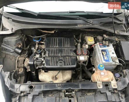 Серый Фиат Гранде Пунто, объемом двигателя 1.37 л и пробегом 193 тыс. км за 4000 $, фото 14 на Automoto.ua