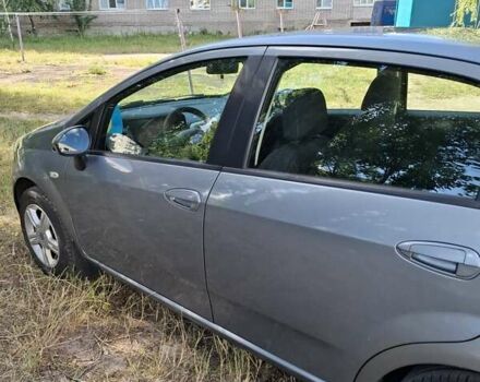 Сірий Фіат Гранде Пунто, об'ємом двигуна 1.37 л та пробігом 112 тис. км за 4300 $, фото 2 на Automoto.ua