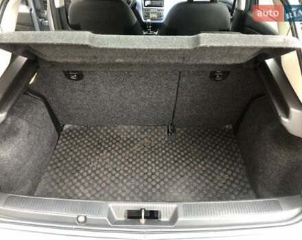 Серый Фиат Гранде Пунто, объемом двигателя 1.37 л и пробегом 193 тыс. км за 4000 $, фото 6 на Automoto.ua