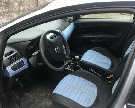 Серый Фиат Гранде Пунто, объемом двигателя 1.37 л и пробегом 193 тыс. км за 4000 $, фото 5 на Automoto.ua