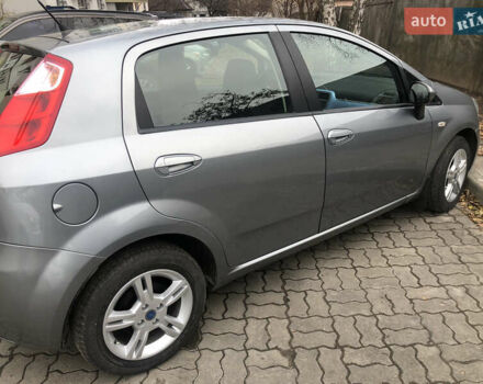 Серый Фиат Гранде Пунто, объемом двигателя 1.37 л и пробегом 193 тыс. км за 4000 $, фото 2 на Automoto.ua
