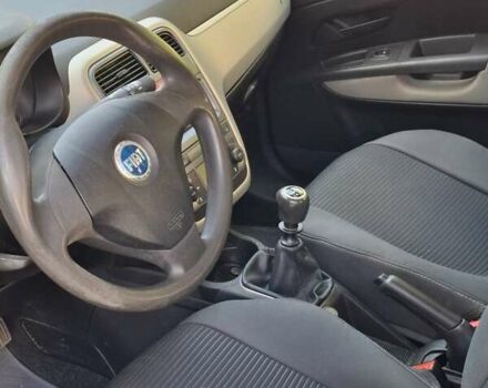 Сірий Фіат Гранде Пунто, об'ємом двигуна 1.37 л та пробігом 112 тис. км за 4300 $, фото 4 на Automoto.ua