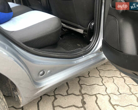 Серый Фиат Гранде Пунто, объемом двигателя 1.37 л и пробегом 193 тыс. км за 4000 $, фото 10 на Automoto.ua