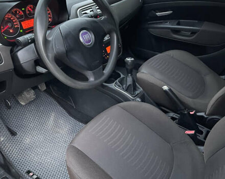 Серый Фиат Гранде Пунто, объемом двигателя 1.4 л и пробегом 162 тыс. км за 3499 $, фото 12 на Automoto.ua