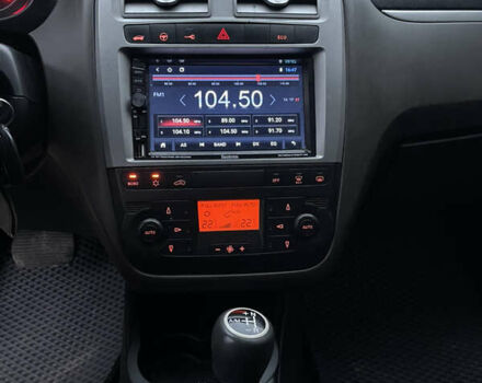 Серый Фиат Гранде Пунто, объемом двигателя 1.4 л и пробегом 162 тыс. км за 3499 $, фото 17 на Automoto.ua